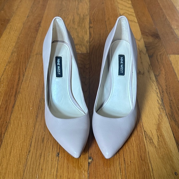 Nine West Women's Pointed Toe Pumps - Picture 2 of 5